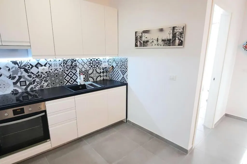 Comfortable Apartment-San Pietro Resort, Δυρράχιο 0*,